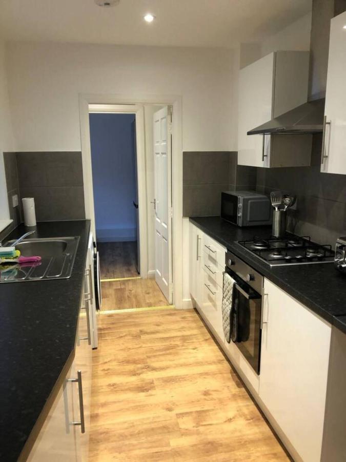Lovely 4-Bed House In Anfield All En-Suite Ліверпуль Екстер'єр фото